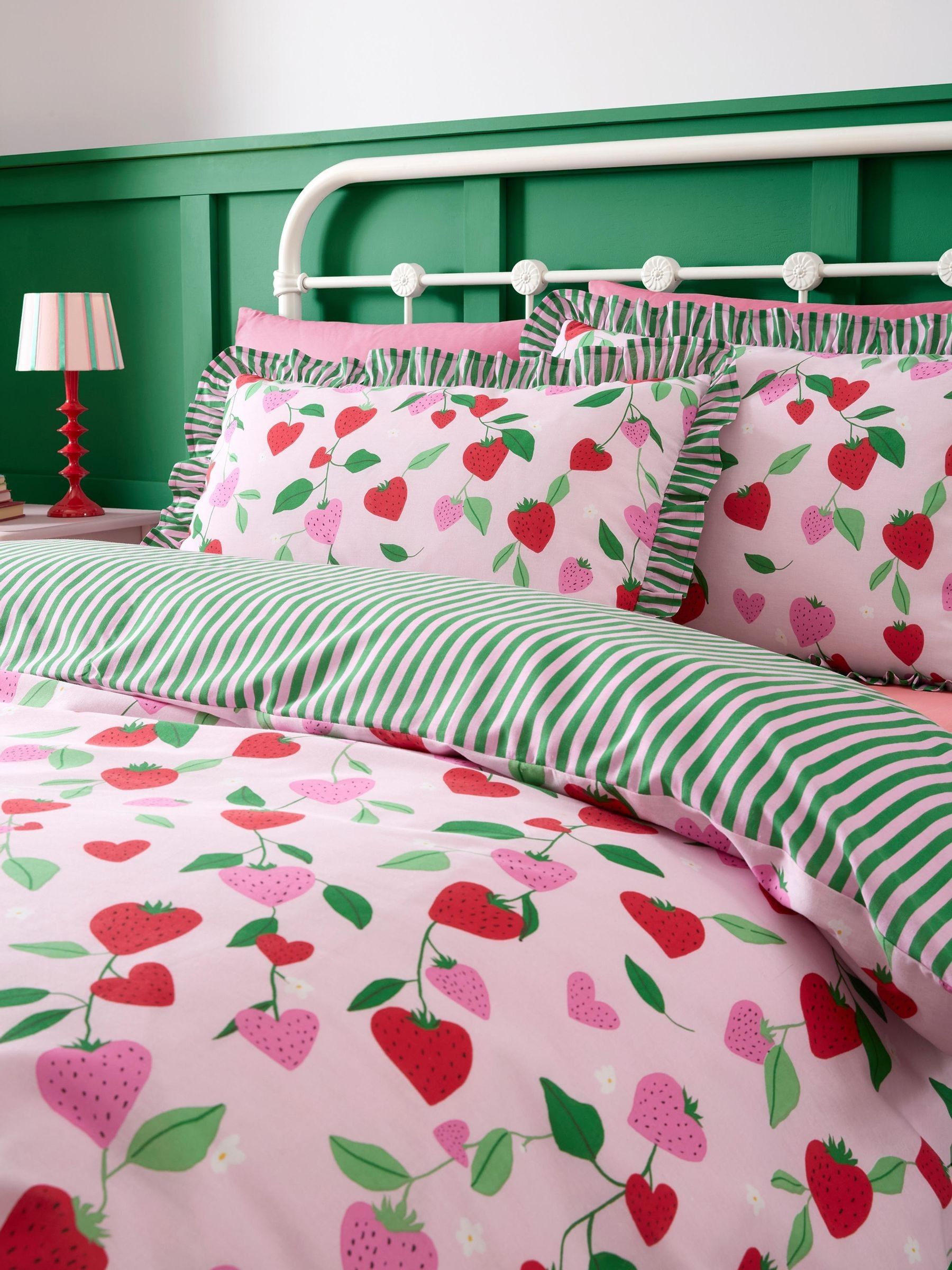 Bedlam Unisex Pink Fun Strawberries Easy Care Reversible Duvet Cover Set