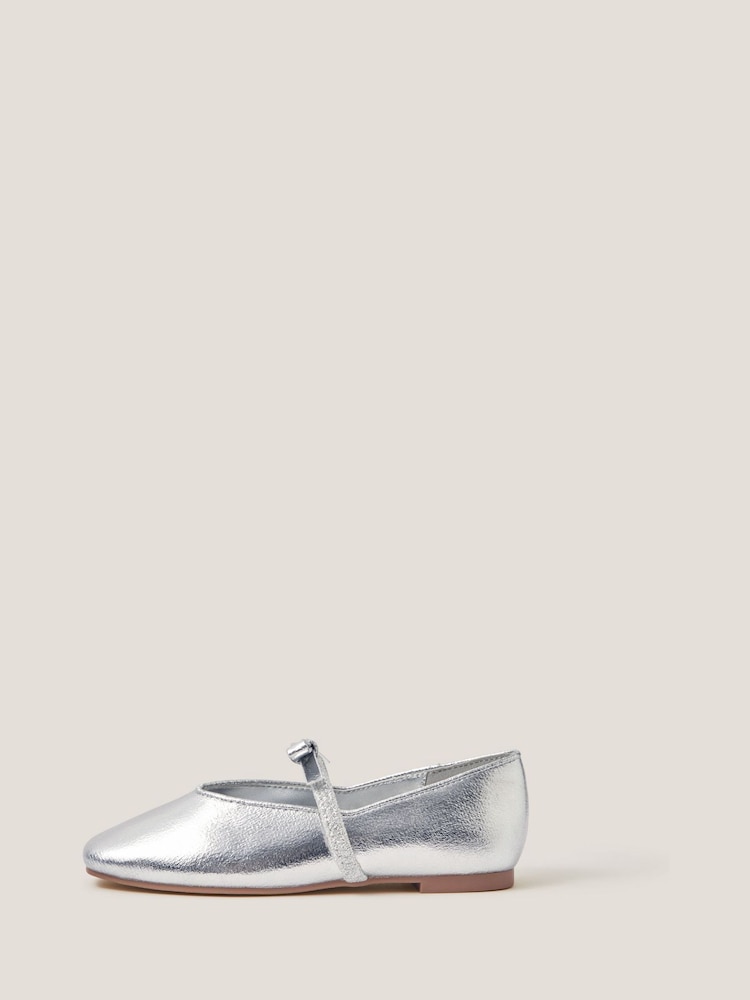 Monsoon נעליים שטוחות בסגנון בלט באפקט מטאלי עם פפיון ברצועה - תמונה 3 מתוך 3 Monsoon נעליים שטוחות בסגנון בלט באפקט מטאלי עם פפיון ברצועה - תמונה 3 מתוך 3