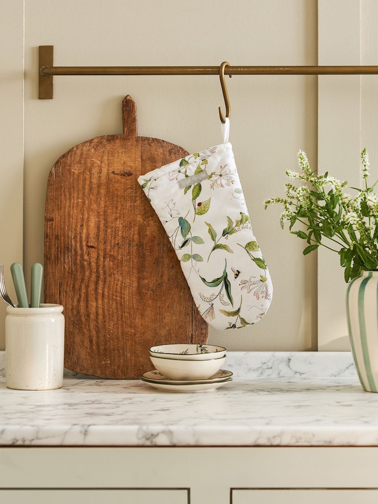 Sophie Allport Off White Wild Floral Oven Mitt - Image 1 of 3