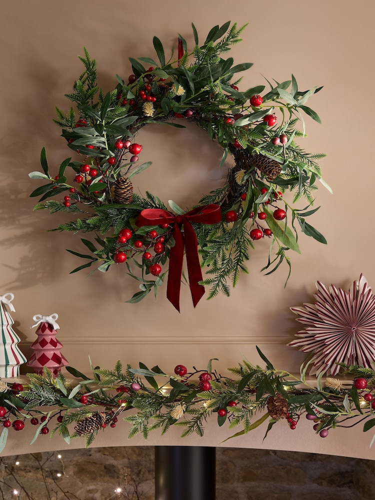 Winter Berries Artificial Christmas Wreath - صورة 1 من 4