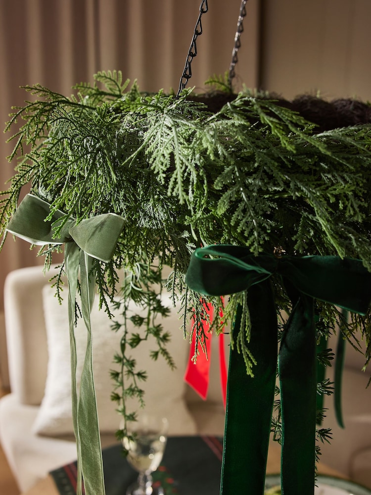 Red/Green Artifical Christmas Hanging Wreath with Bows - Image 2 of 3 Red/Green Artifical Christmas Hanging Wreath with Bows - Image 2 of 3