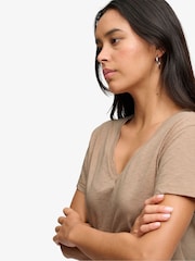 Superdry Beige Slub Embroidered V-Neck T-Shirt - Image 4 of 7