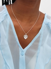 علبة هدية لعقد بتعليقة قلب وSt Christopher من Inicio - Image 2 of 4