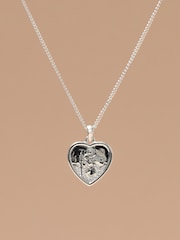 علبة هدية لعقد بتعليقة قلب وSt Christopher من Inicio - Image 4 of 4