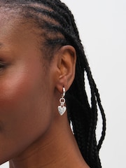 Inicio Hammered Heart Link Drop Hoop Earrings - Bild 3 von 3