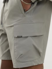 River Island Grey Skinny Stretch Cargo Shorts - Image 4 of 4