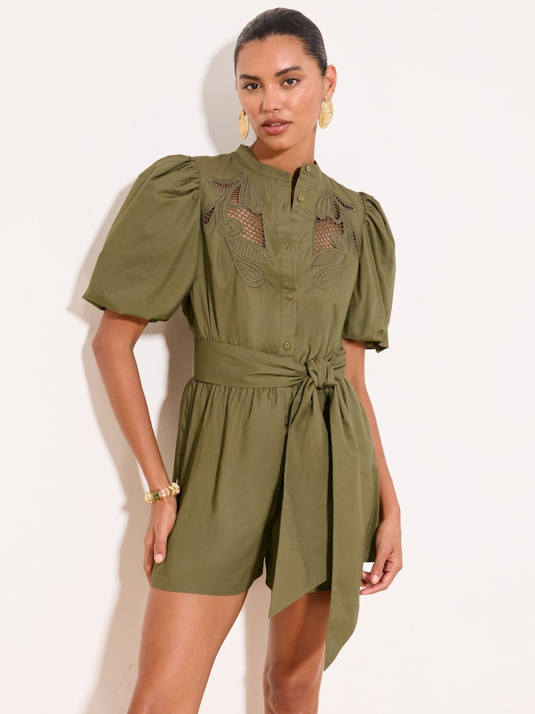 Lipsy Cutwork Pattern Puff Sleeve Belted Buttoned Playsuit - 圖片 2/5