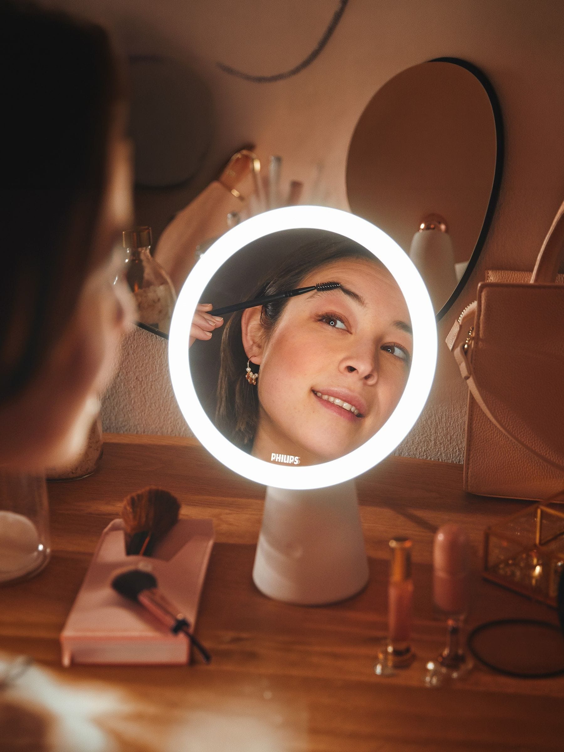 Philips Unisex White Led Mirror Rechargeable Usb Desk Lamp - Image 2