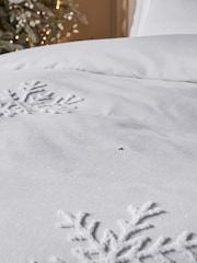Tufted Snowflake Christmas Brushed Cotton Duvet Cover and Pillowcase Set - Imagen 4 de 5