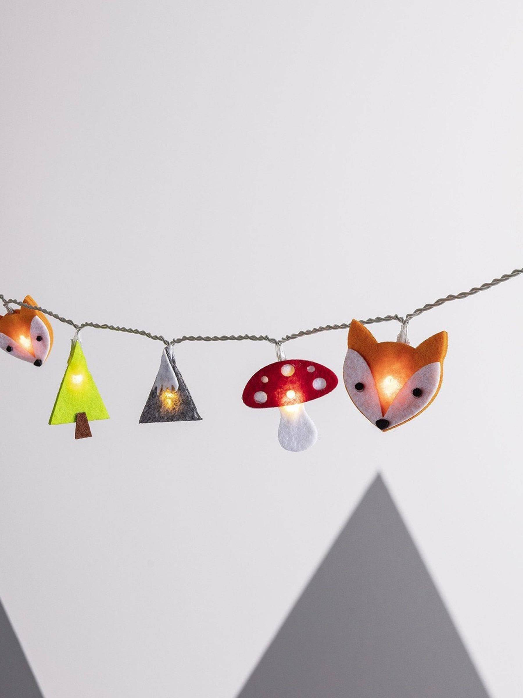 Lights4fun Indoor Felt Woodland Children's String Fairy Lights Bedroom Nursery Plug in 30 Warm White LEDs 4.35m - Image 3