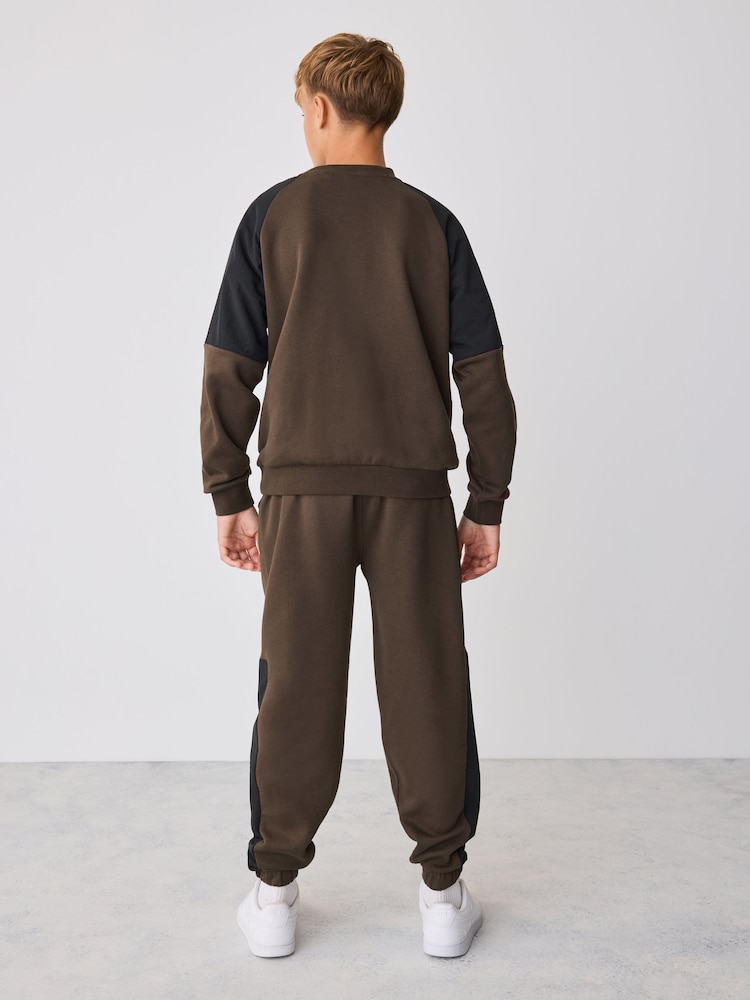 Baker by Ted Baker Överdimensionerad brun/svart nylontröja och joggingset - Bild 2 av 6 Baker by Ted Baker Överdimensionerad brun/svart nylontröja och joggingset - Bild 2 av 6