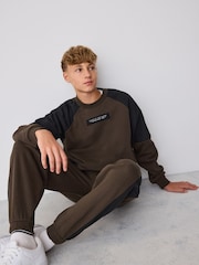 Baker by Ted Baker Överdimensionerad brun/svart nylontröja och joggingset - Bild 3 av 6