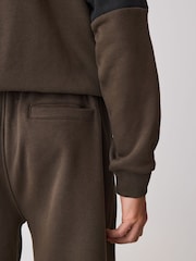 Baker by Ted Baker Överdimensionerad brun/svart nylontröja och joggingset - Bild 6 av 6