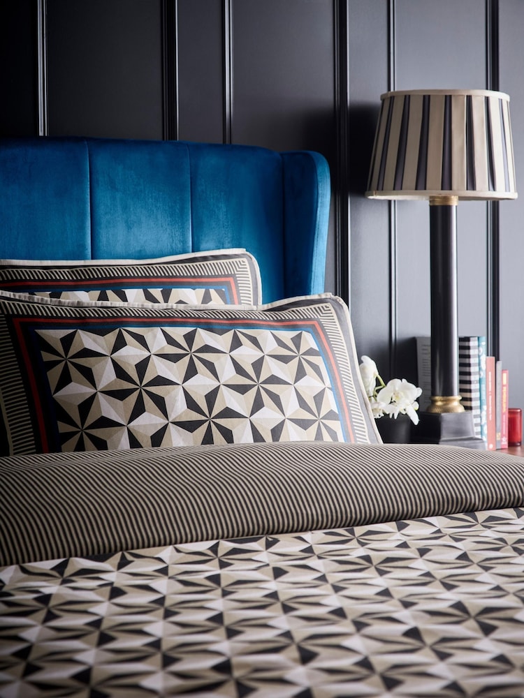 Laurence Llewelyn-Bowen Black Hero Cotton Duvet Cover Set - Image 2 of 5