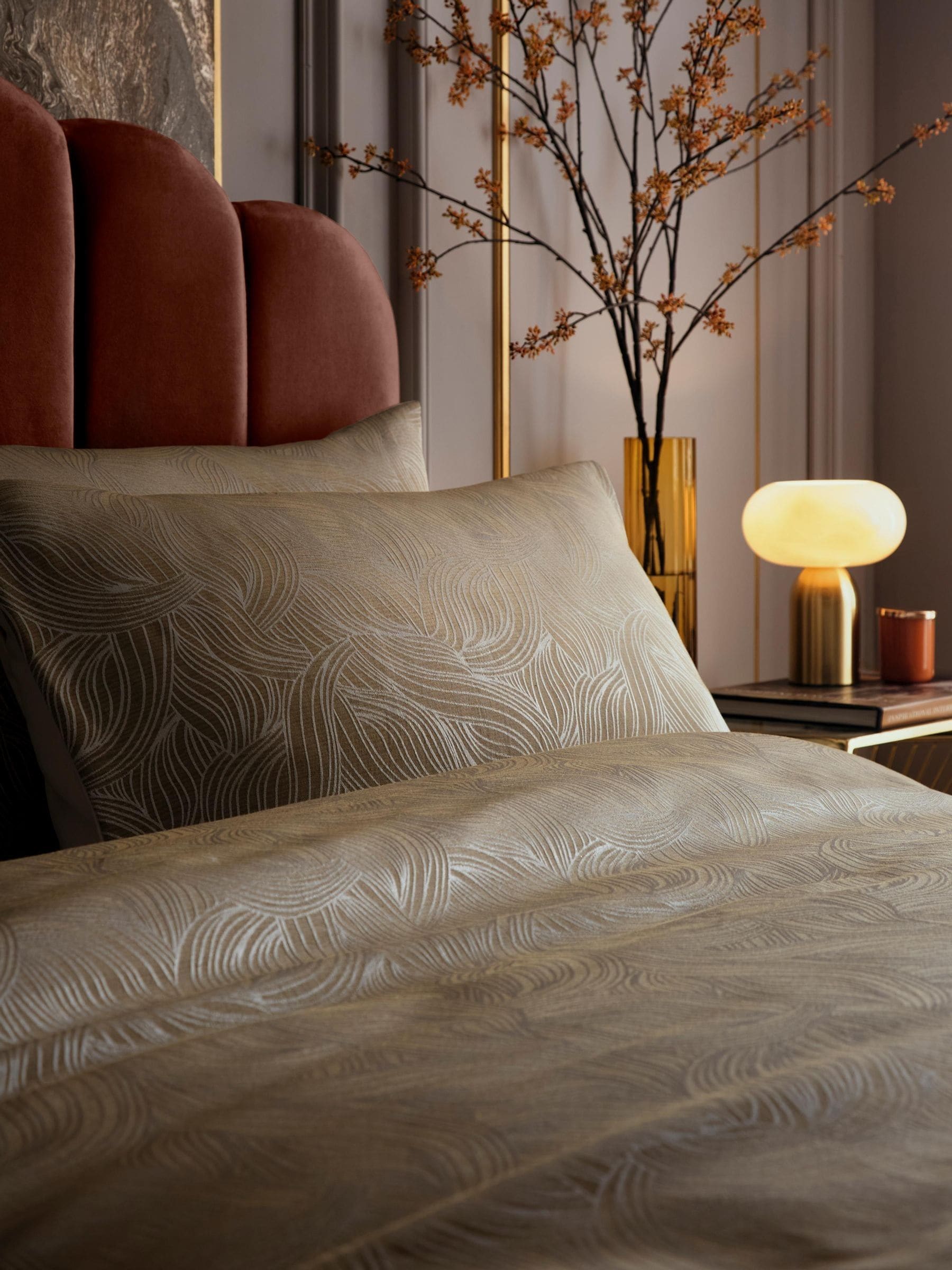 Laurence Llewelyn-Bowen 'Venus Grace' Jacquard Duvet Cover Set in Natural | Size: Super King - Image 4
