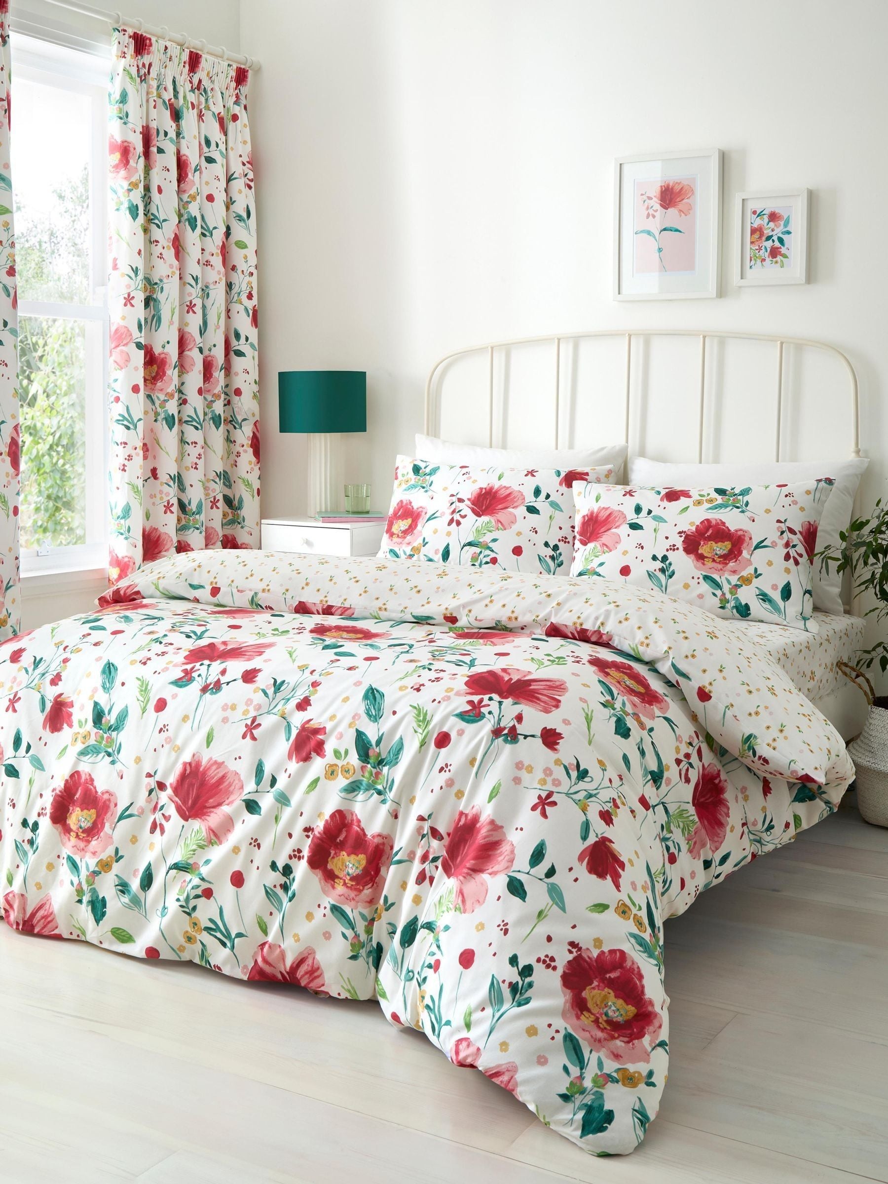 Dreams & Drapes Abstract Poppy Duvet Cover Set Super King 260 x 220cm – Polycotton Easy Care Floral Bedding, Reversible Modern Poppy Design with 2 Pillowcases, Red - Image 4