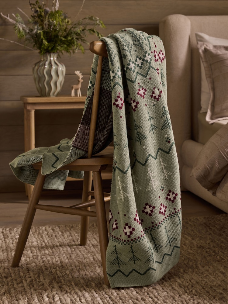 Green Knitted Christmas Fair Isle Throw - Image 2 of 5 Green Knitted Christmas Fair Isle Throw - Image 2 of 5