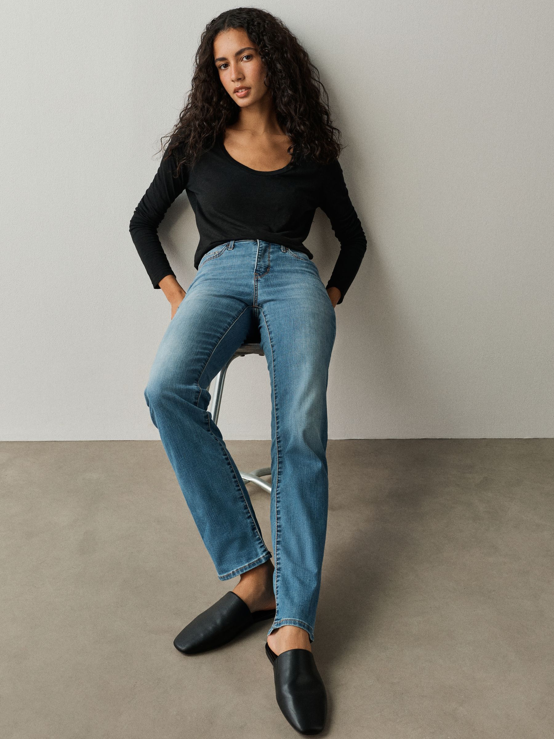 Levi's Women's Blue Levi's 314 Shaping Straight Jeans