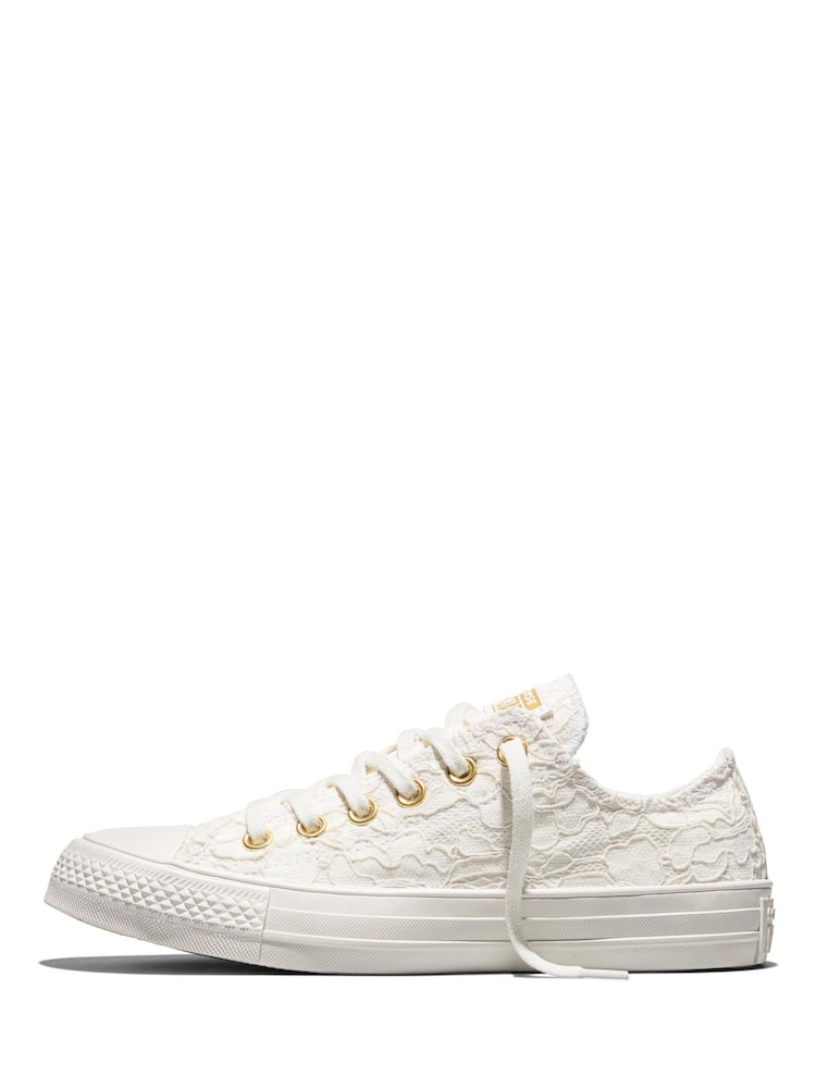 Converse White Chuck Taylor All Star Lace Low Trainers - Image 2 of 6 Converse White Chuck Taylor All Star Lace Low Trainers - Image 2 of 6