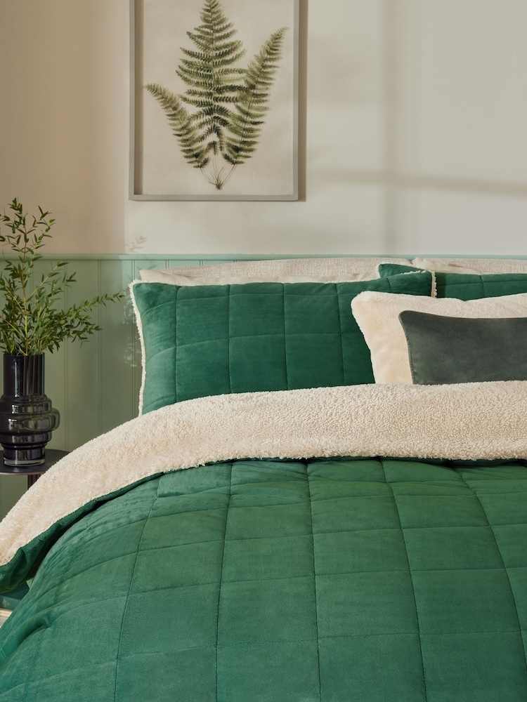 Brooklyn Quilted Velvet Duvet Cover and Pillowcase Set - Imagen 2 de 4