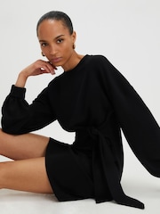 فستان قصير بكُم طويل بتصميم فاخر مزيّن بعقدة من River Island - صورة 1 من 4