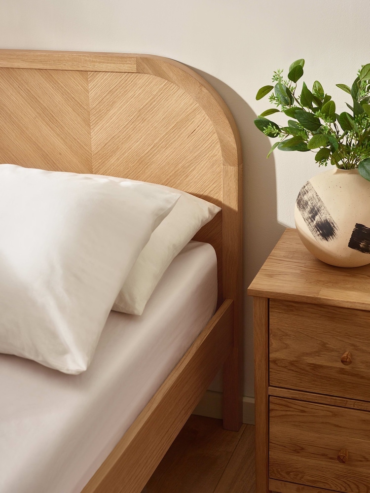 Julian Bowen Solid Oak Milo Chevron Bed - Image 7 of 7 Julian Bowen Solid Oak Milo Chevron Bed - Image 7 of 7