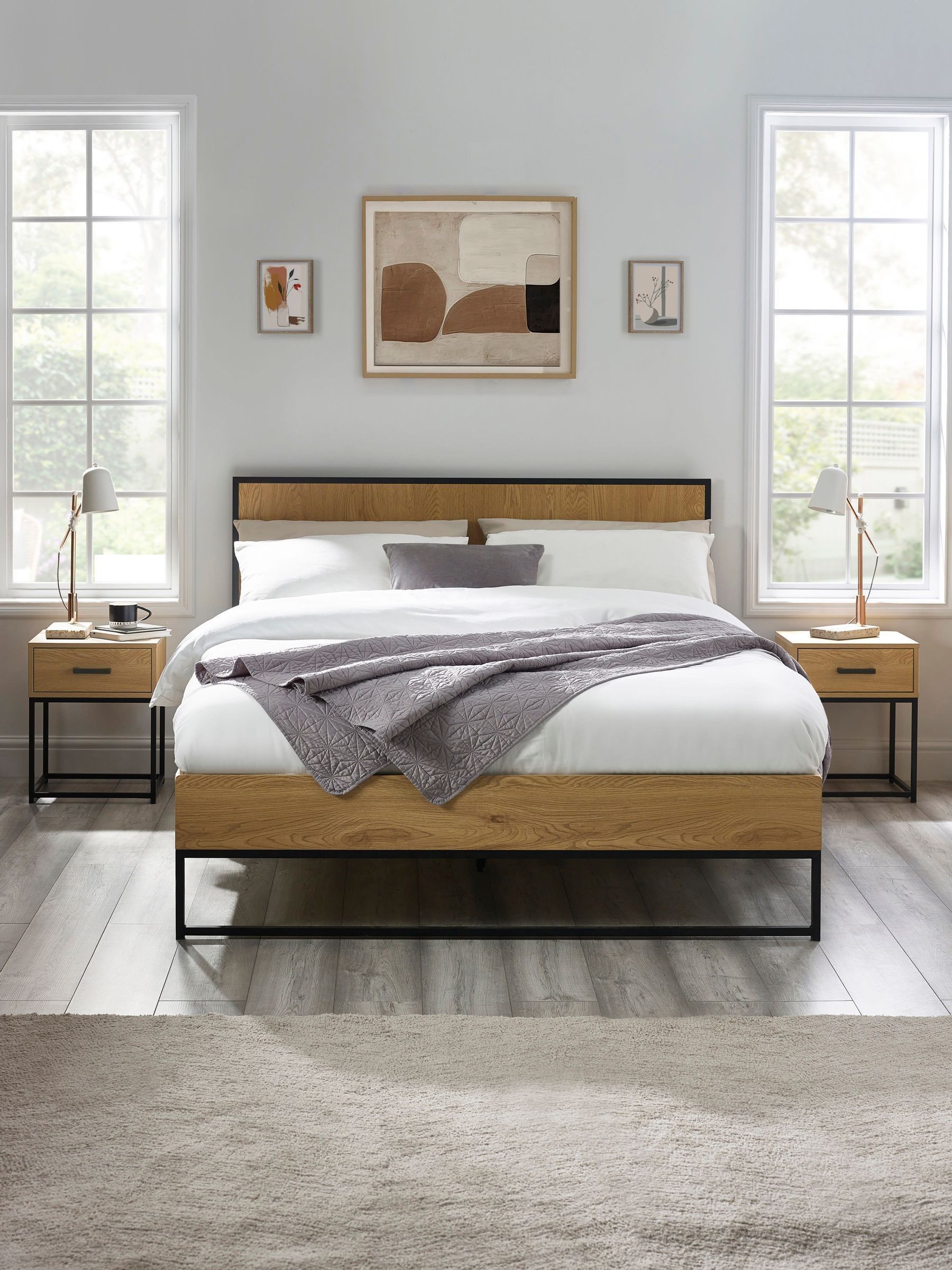 Julian Bowen Harlow King Bed - Oak Effect Double Bed Frame with Wooden Headboard, Industrial Black Metal Legs & Sturdy Slats, 4ft6/135cm, No Box Spring Needed - 100 x 154 x 196cm - Image 4