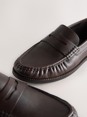 Braun - Ruched Leather Loafers - Bild 5 von 7