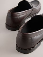 Braun - Ruched Leather Loafers - Bild 6 von 7