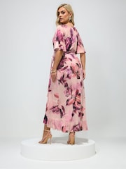 ピンク - Yours Curve London ぼかしフローラル ラップ フリル ITY ドレス - 画像 3 / 4