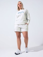 Yours Curve Limited Ditsy Printed Shorts - Image 2 de 5