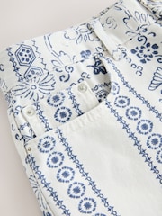 Ecru/mornarsko modra bandana potiskom - Bermuda denim kratke hlače - Slika 8 iz 9