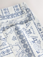 Ecru/mornarsko modra bandana potiskom - Bermuda denim kratke hlače - Slika 9 iz 9