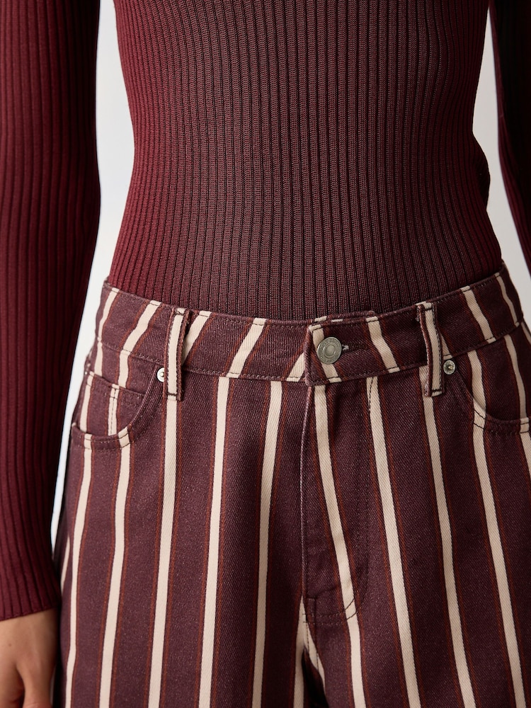 Marrone a righe - Jeans a gamba larga con orlo grezzo e taglio corto - Immagine 7 di 7
