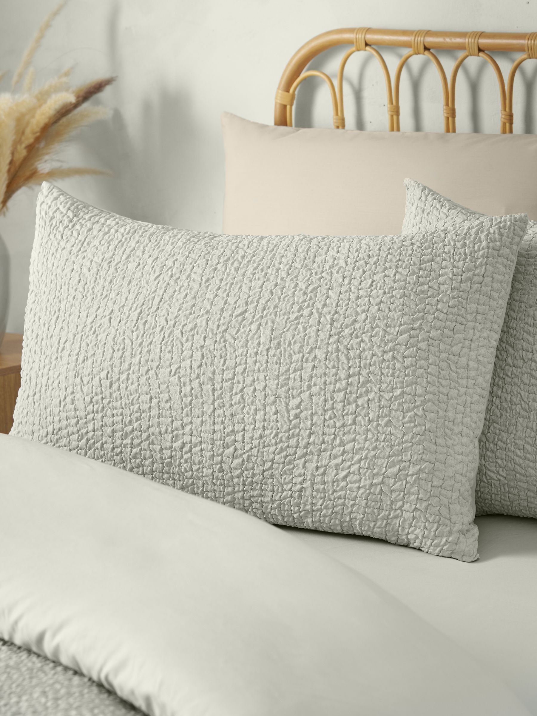 Catherine Lansfield Unisex Green Crinkle Seersucker Duvet Cover Set In | Size: Super King - Image 7