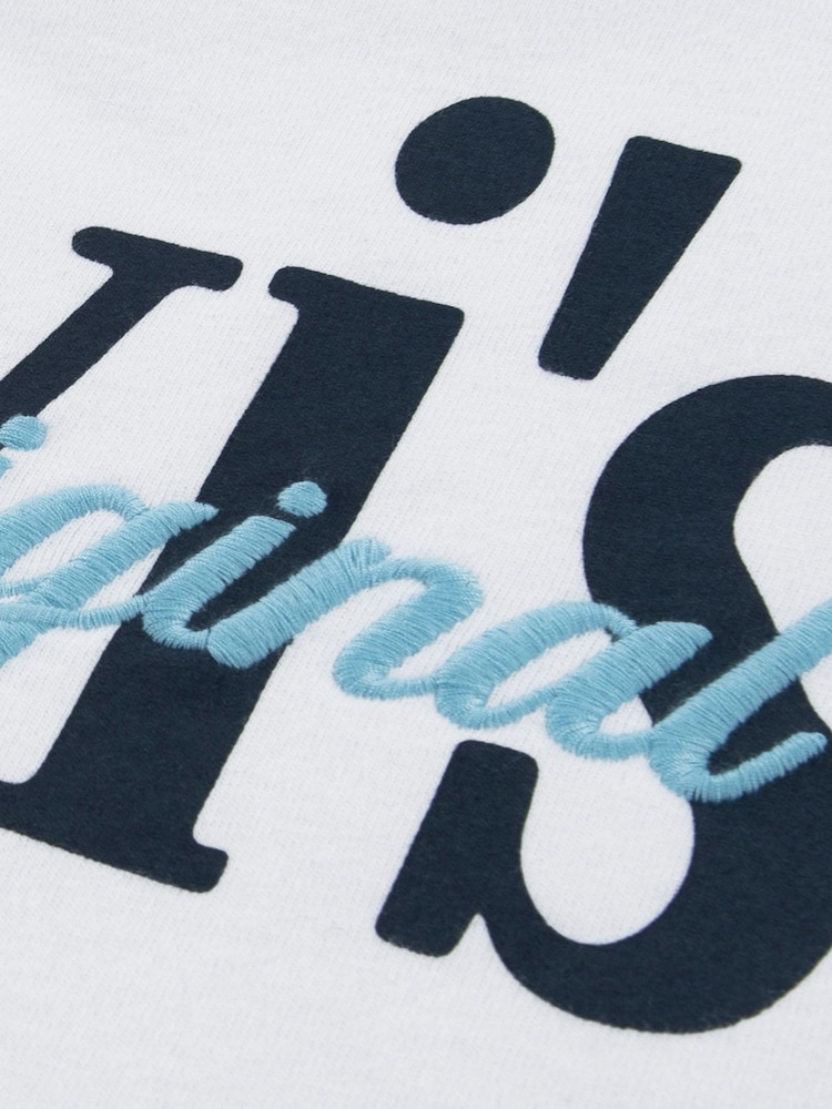 Levi's White Classic Clean Short Sleeve T-Shirt - Image 4 of 4 Levi's White Classic Clean Short Sleeve T-Shirt - Image 4 of 4