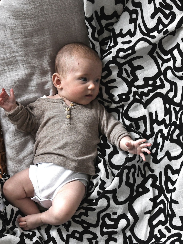 Etta Loves Keith Haring Sensory Muslin Blanket - 4 paveikslėlis iš 4