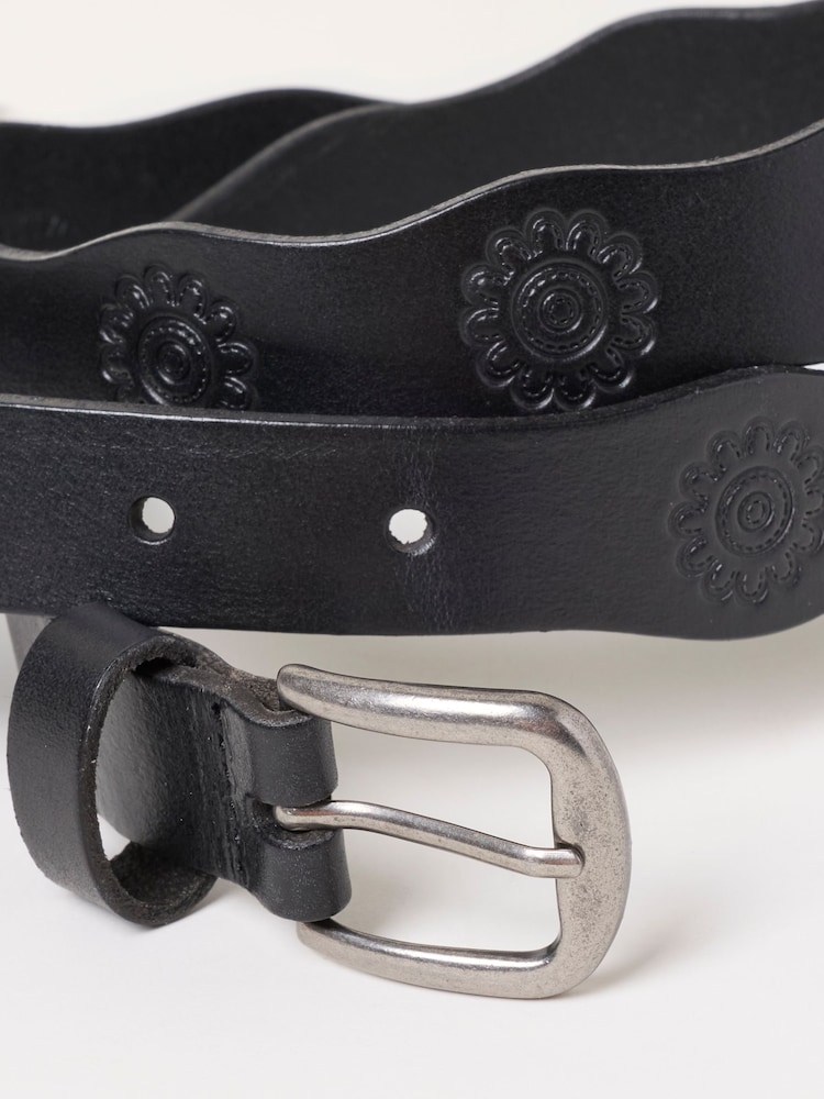 FatFace Black Scallop Leather Belt - Image 2 of 3 FatFace Black Scallop Leather Belt - Image 2 of 3