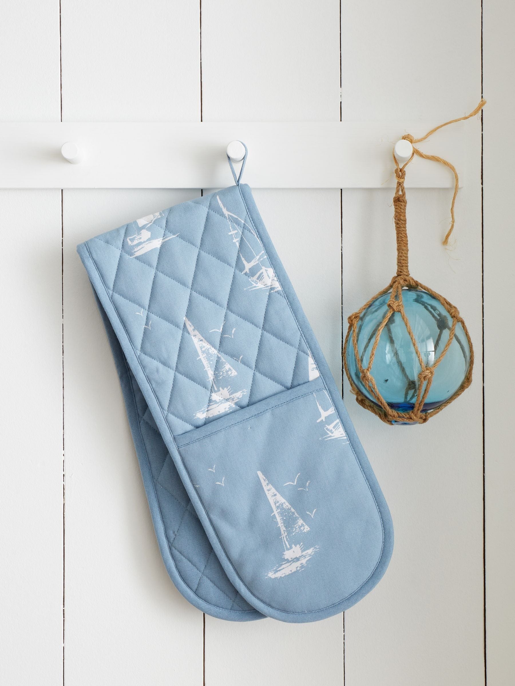Catherine Lansfield Salcombe Boats Cotton Kitchen Double Oven Glove Blue - Image 4