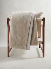 Us Polo Assn Silver Birch Premium Fur-Style Throw - Image 2 of 5