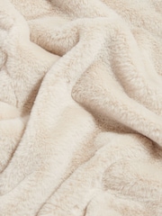 Us Polo Assn Silver Birch Premium Fur-Style Throw - Image 5 of 5