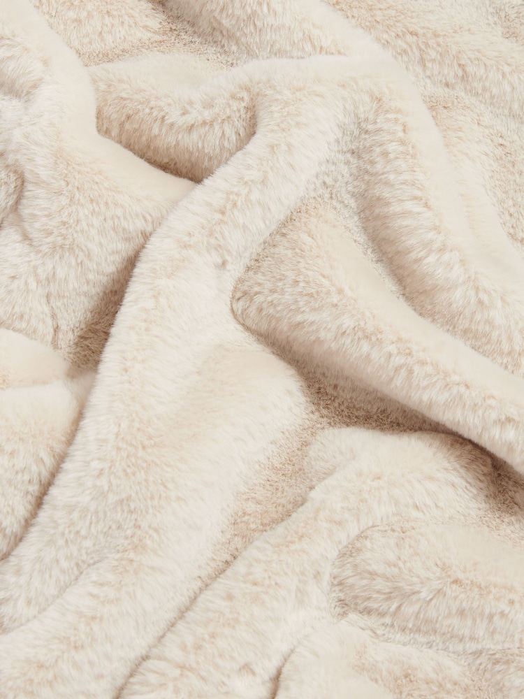 Us Polo Assn Silver Birch Premium Fur-Style Throw - Image 5 of 5