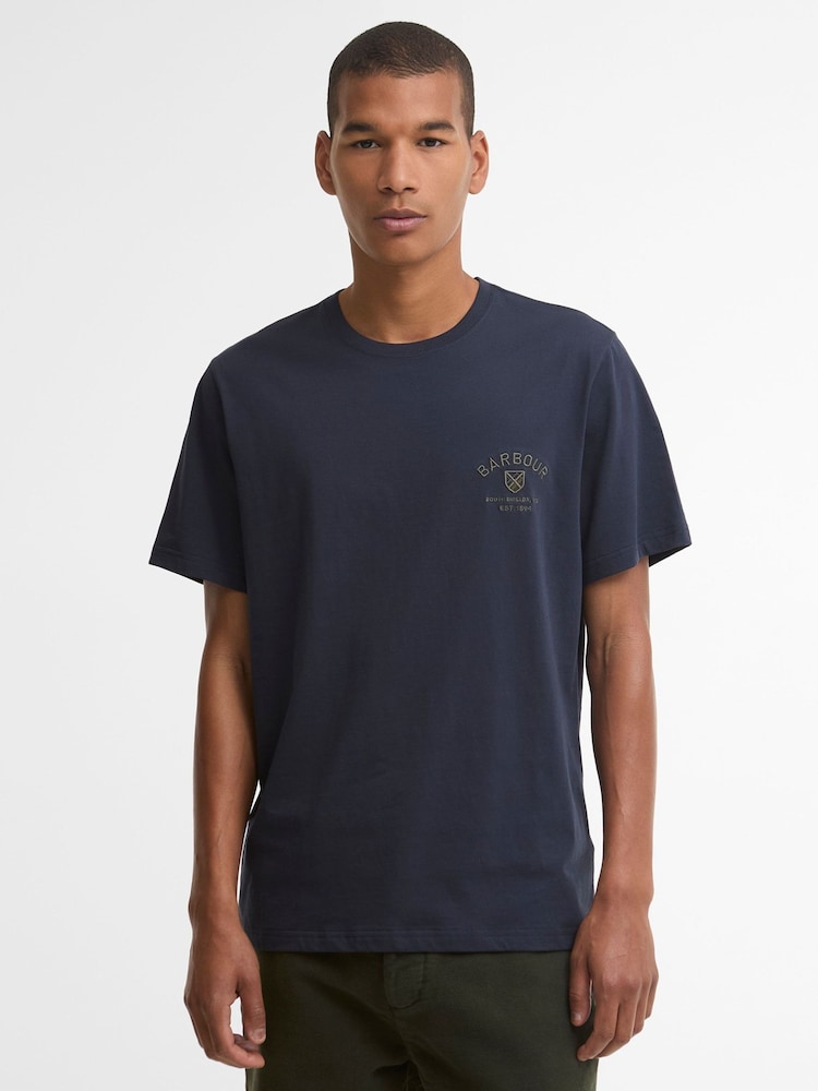 Blau - Barbour® Tartan Tailored Crest Logo T-Shirt - Bild 1 von 5 Blau - Barbour® Tartan Tailored Crest Logo T-Shirt - Bild 1 von 5