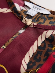 Burgundy Scarf Print - بلوزة تُلبس من الرأس بأكمام طويلة وياقة حرف V - صورة 7 من 8