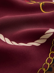 Burgundy Scarf Print - بلوزة تُلبس من الرأس بأكمام طويلة وياقة حرف V - صورة 8 من 8