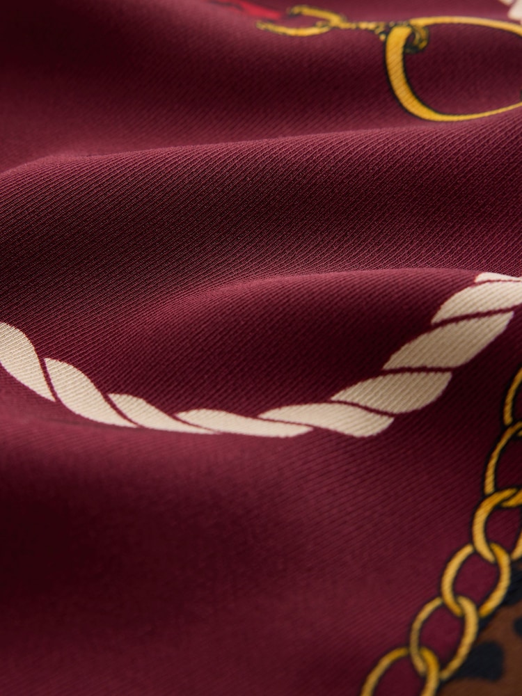 Burgundy Scarf Print - بلوزة تُلبس من الرأس بأكمام طويلة وياقة حرف V - صورة 8 من 8