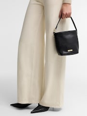 Czarny - Barbour® Cedar Mini Leather Bucket Bag - Obraz 2 z 7