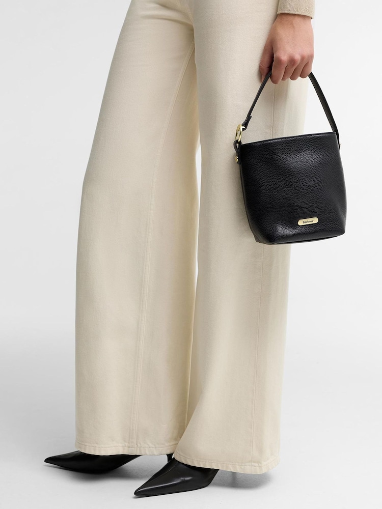 Czarny - Barbour® Cedar Mini Leather Bucket Bag - Obraz 2 z 7