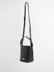 Czarny - Barbour® Cedar Mini Leather Bucket Bag - Obraz 7 z 7