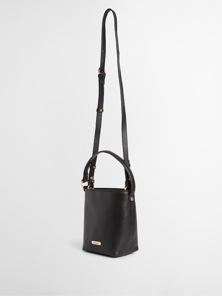 Czarny - Barbour® Cedar Mini Leather Bucket Bag - Obraz 7 z 7